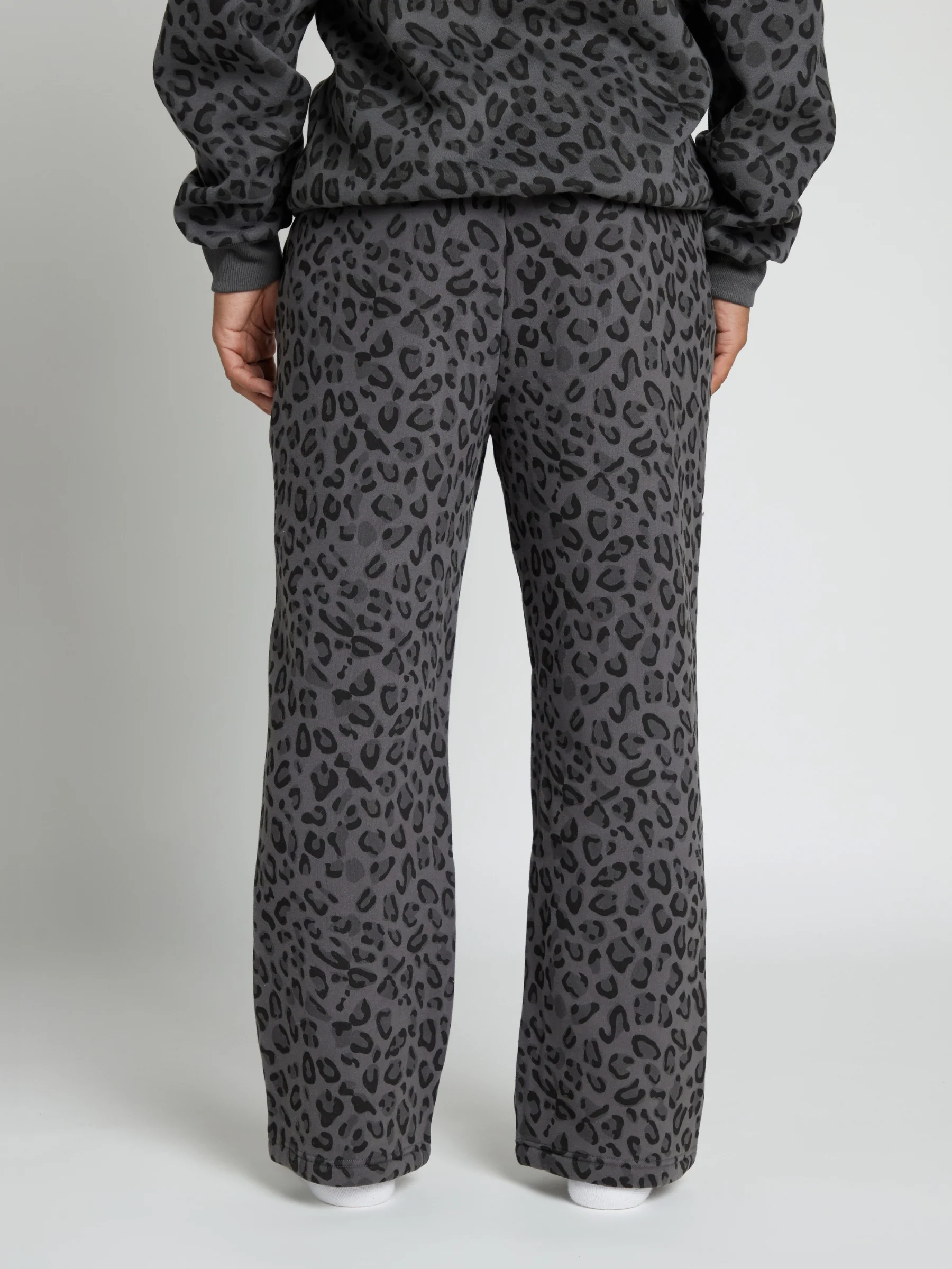 Minimalist Straight Leg Sweatpants 38 Minimalist Straight Leg Sweatpants